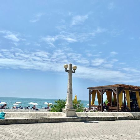 Квартира 1-Комнатная - До Моря 2 Мин - В Центре Sukhumi Esterno foto